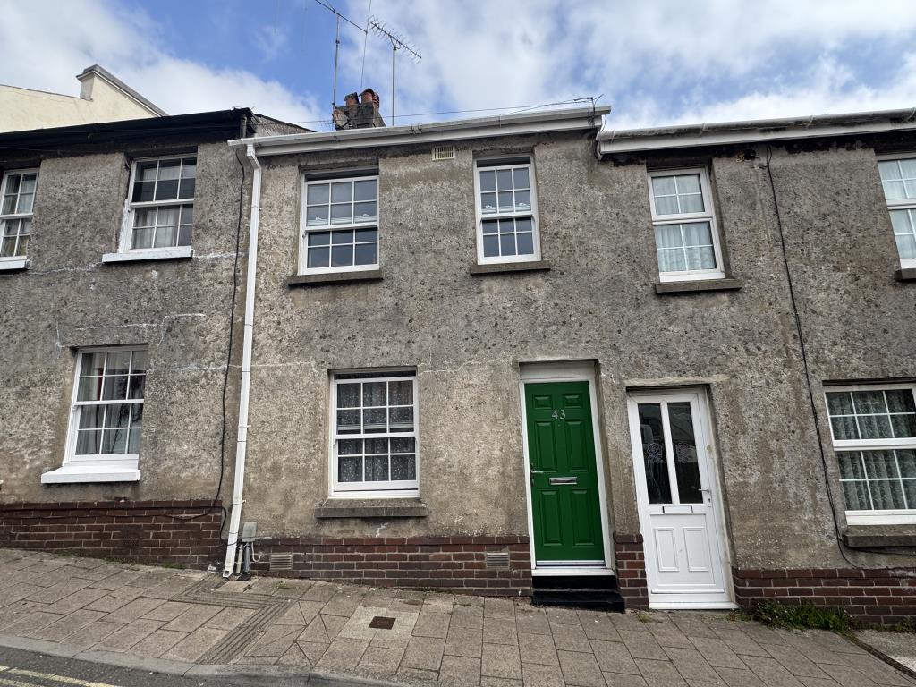 Lot: 43 - MID-TERRACE HOUSE FOR OCCUPATION OR INVESTMENT - Front of the property